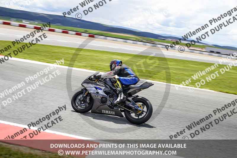 cadwell no limits trackday;cadwell park;cadwell park photographs;cadwell trackday photographs;enduro digital images;event digital images;eventdigitalimages;navarra;no limits trackdays;peter wileman photography;racing digital images;trackday digital images;trackday photos